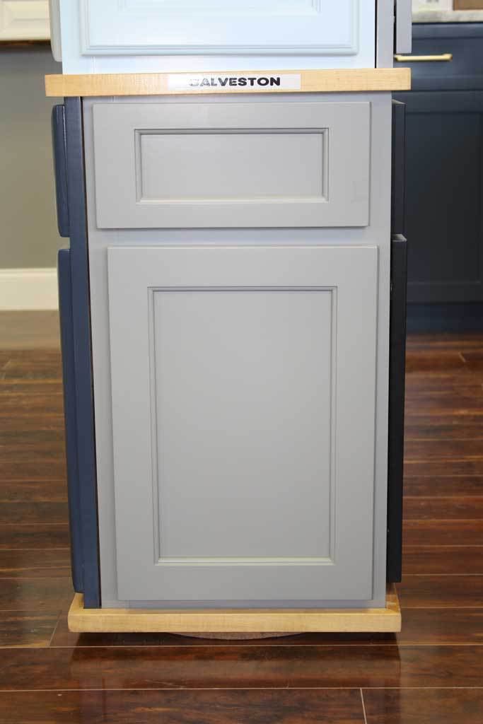 Shaker-Door and Drawer-Front-with-Molding-Sprayed-Galveston